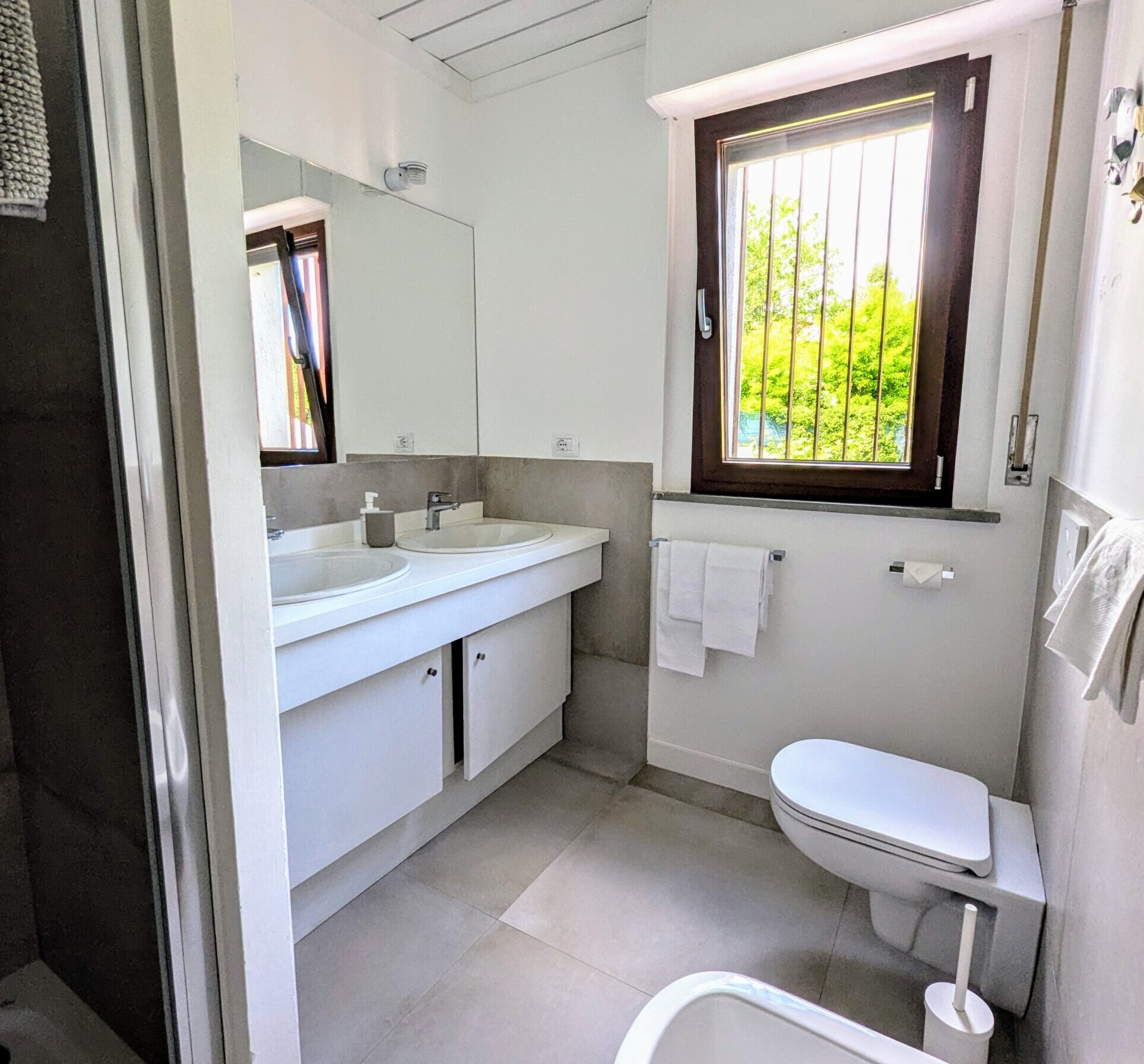 PXL_20250510_092930994.RAW-01.COVER~2